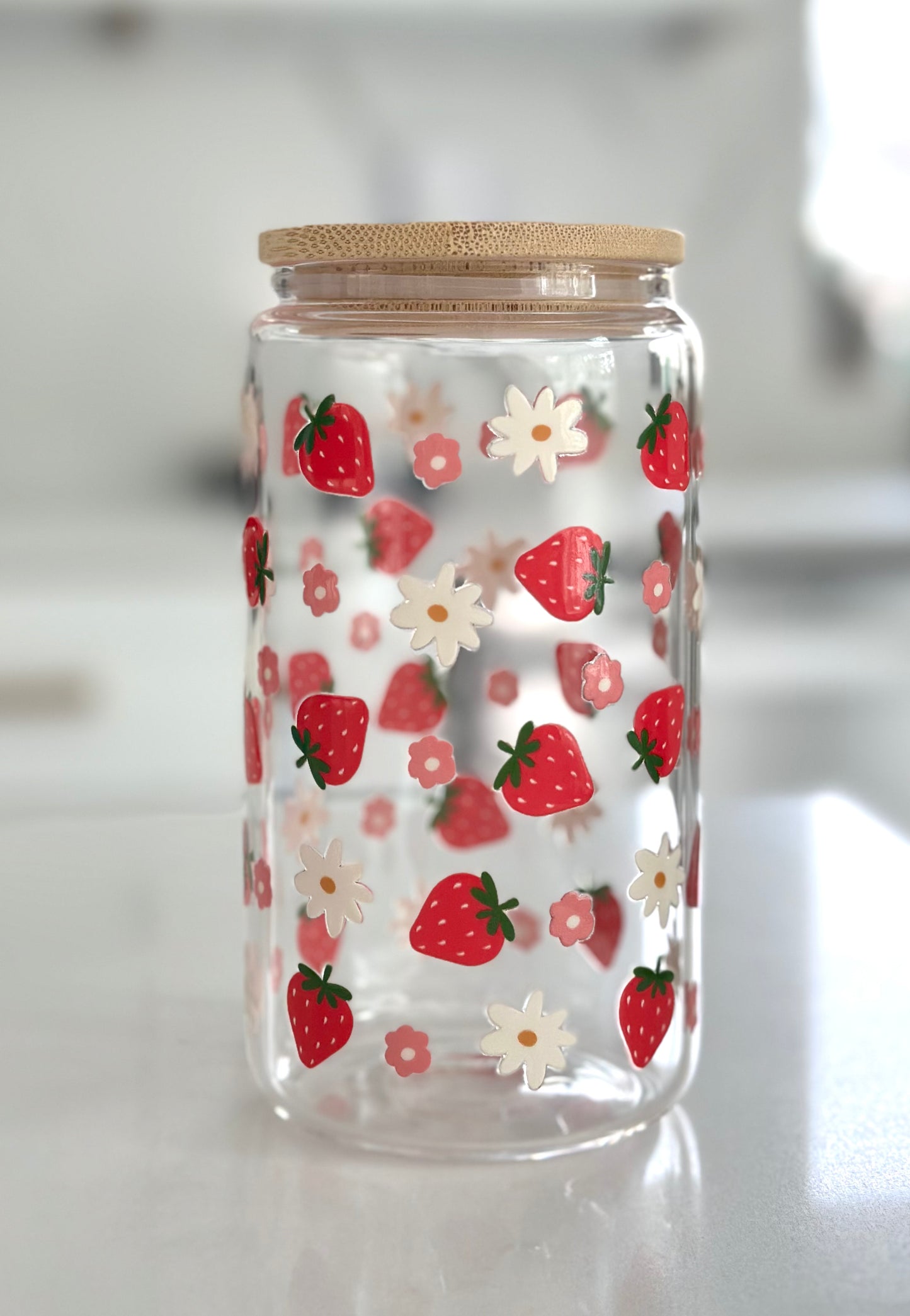 Strawberries and Daisies 16 oz cup
